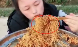 三位小姐姐挑战火鸡面,挑战极限！三位小姐姐勇闯火鸡面难关