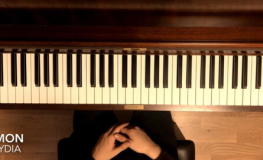 小姐姐钢琴指法,小姐姐演绎指尖下的音乐传奇